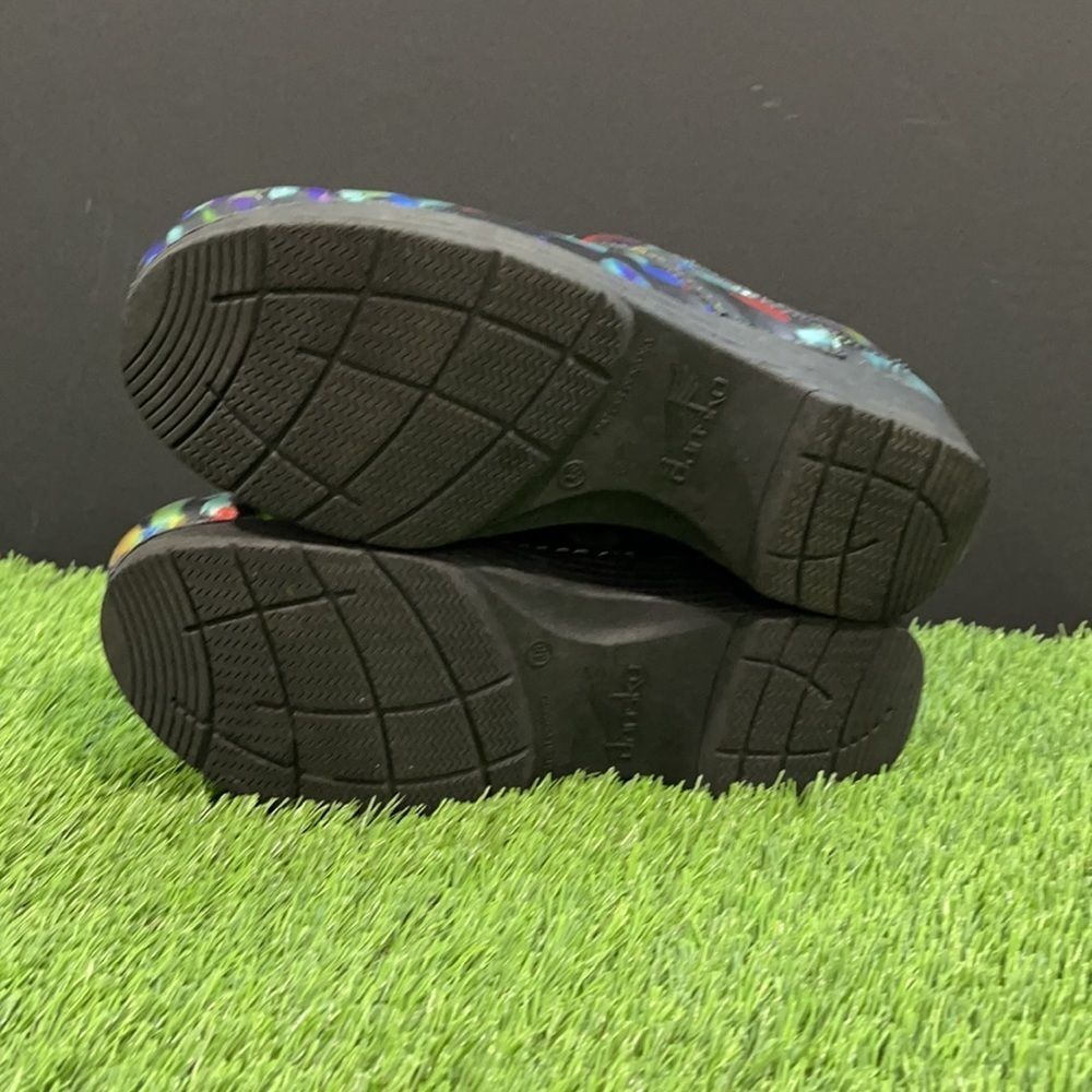 Dansko LT Pro Clogs - Picture 7 of 9